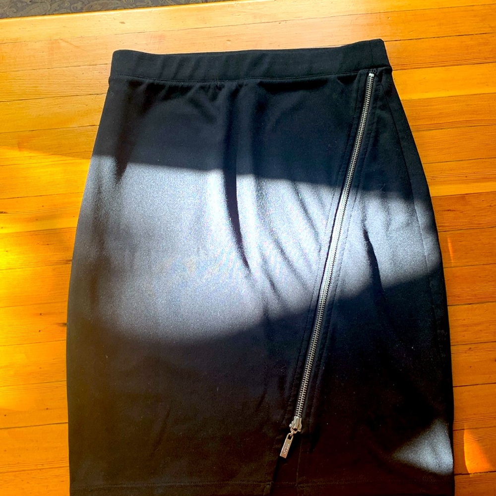 Guess skirt asymmetrical zipper